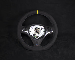 BMW E8X/E9X M-Performance Alcantara Ratt Hvite sømmer Gul stripe - LZ-Customs