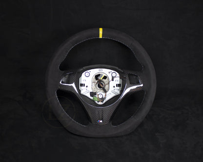 BMW E8X/E9X M-Performance Alcantara Ratt Hvite sømmer Gul stripe - LZ-Customs