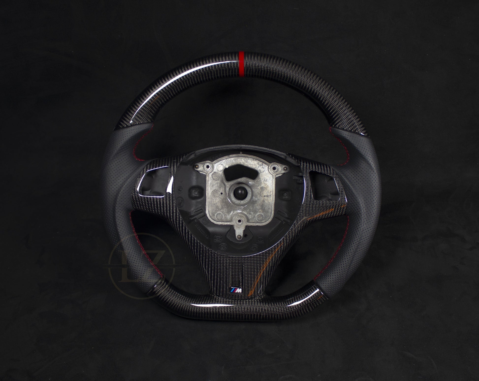 BMW E8X/E9X Carbon/Skinn Ratt, Røde detaljer - LZ-Customs