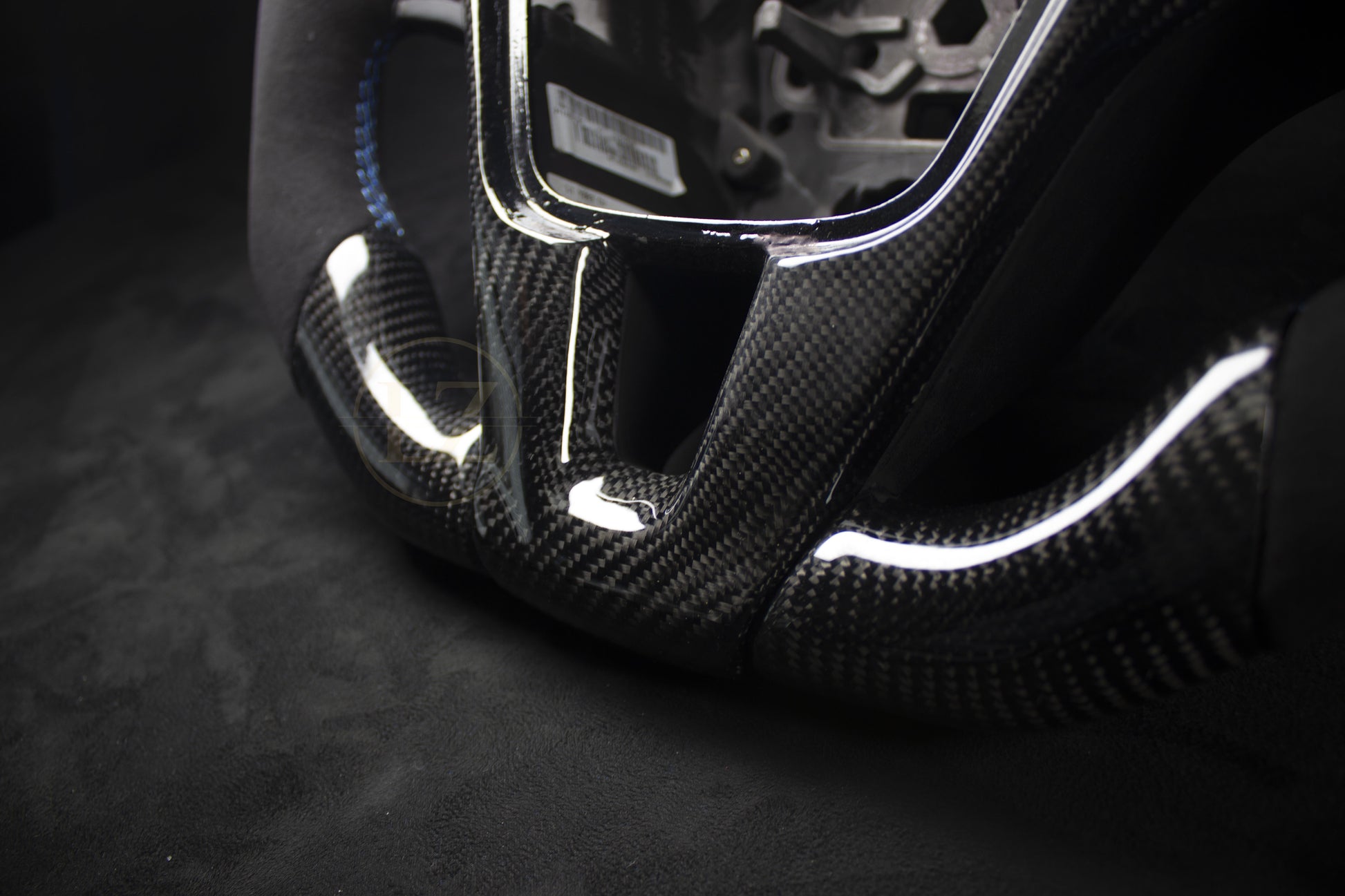 Volvo Carbon/Alcantara Ratt Blå Detaljer - LZ-Customs