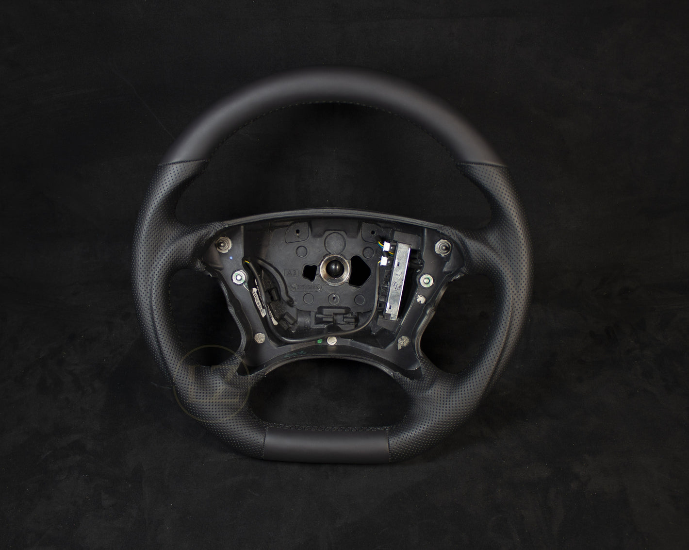 Mercedes-Benz Custom w211 Skinn Ratt - LZ-Customs