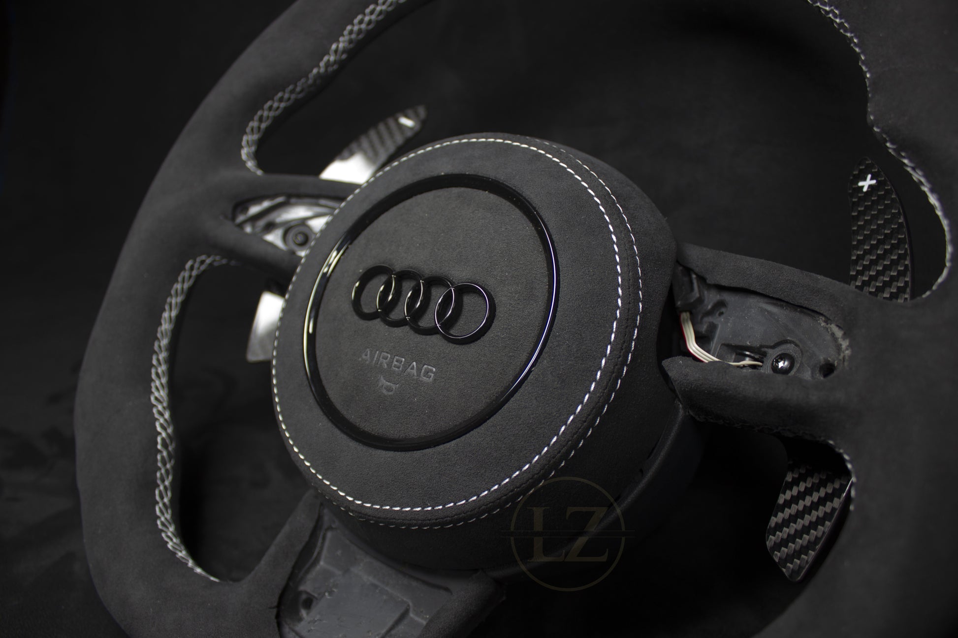 Audi B8 Alcantara Ratt, Hvite Detaljer - LZ-Customs
