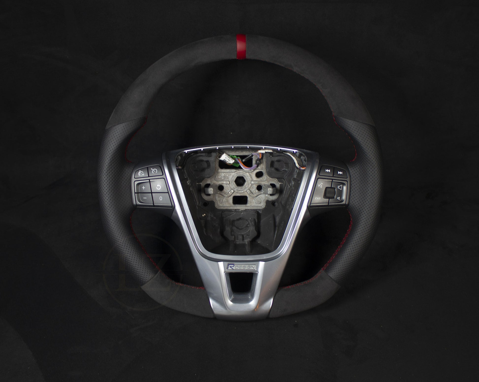 Volvo Alcantara/Skinn Ratt Røde Detaljer - LZ-Customs