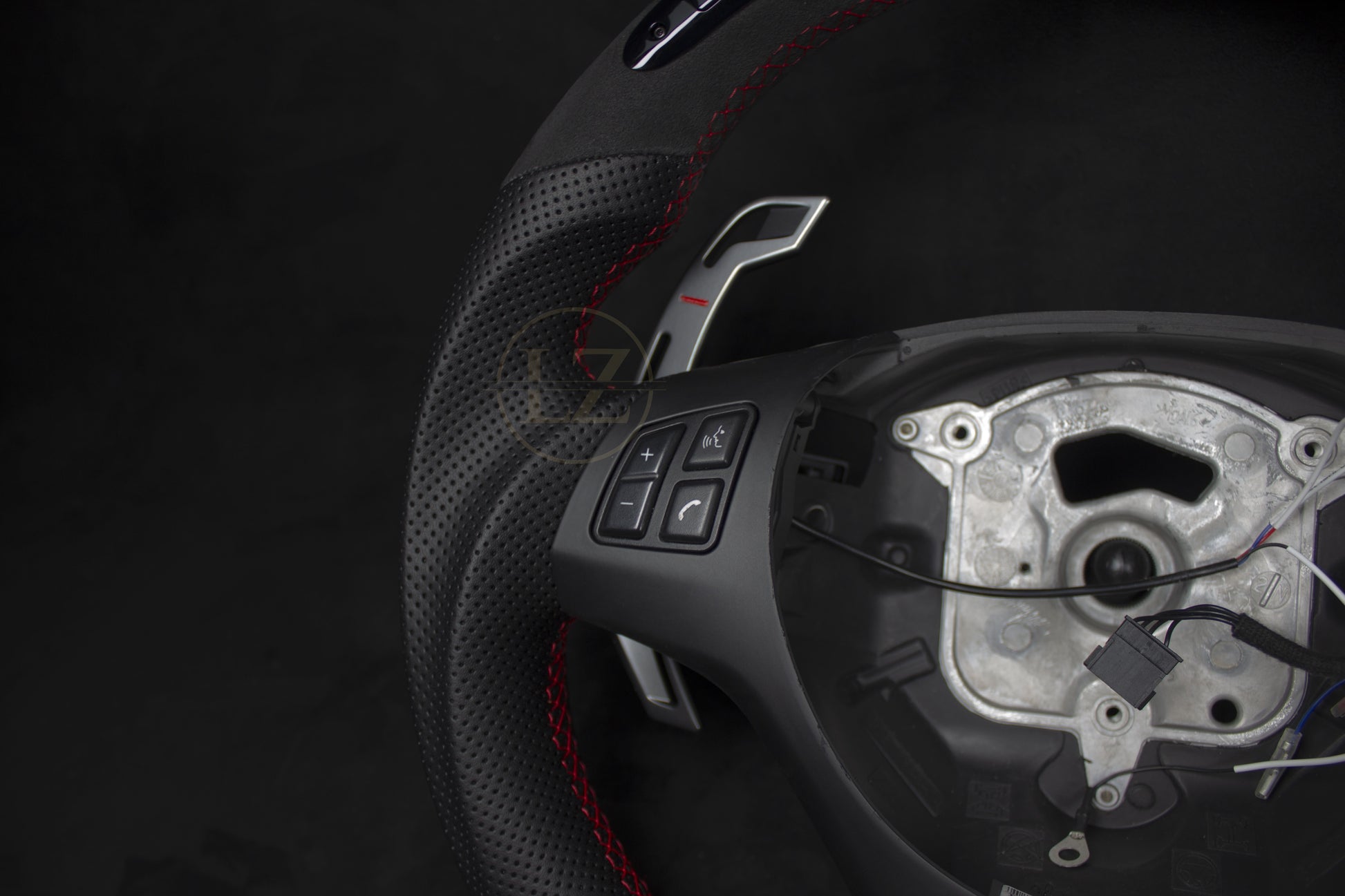 BMW E8X/E9X Alcantara/Skinn LED Ratt Røde Detaljer - LZ-Customs