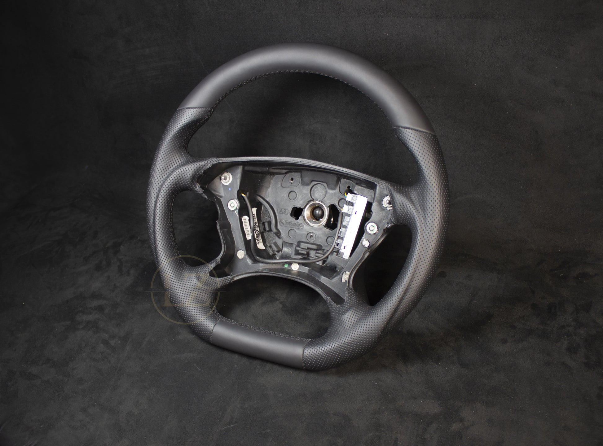 Mercedes-Benz Custom w211 Skinn Ratt - LZ-Customs