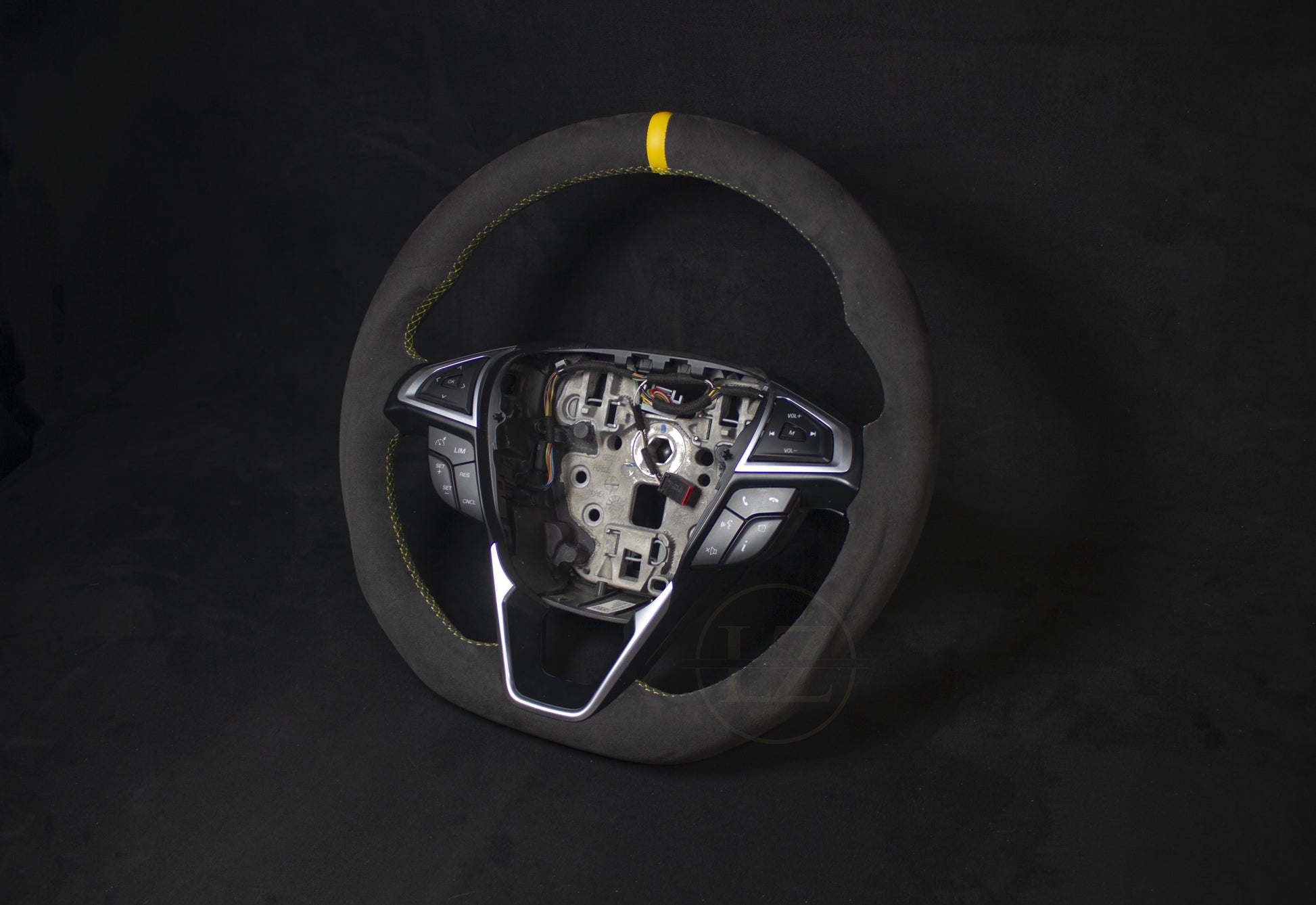 Ford Mondeo Alcantara Ratt, Gule Detaljer - LZ-Customs