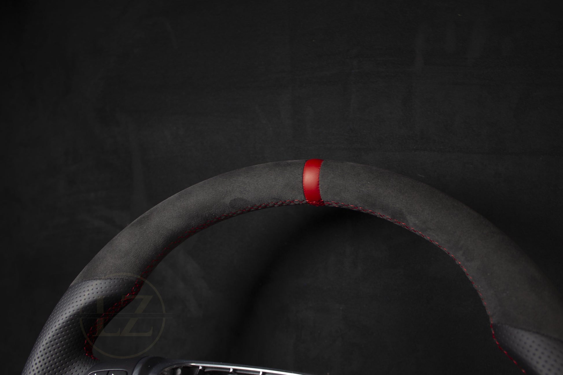 Volvo Alcantara/Skinn Ratt Røde Detaljer - LZ-Customs