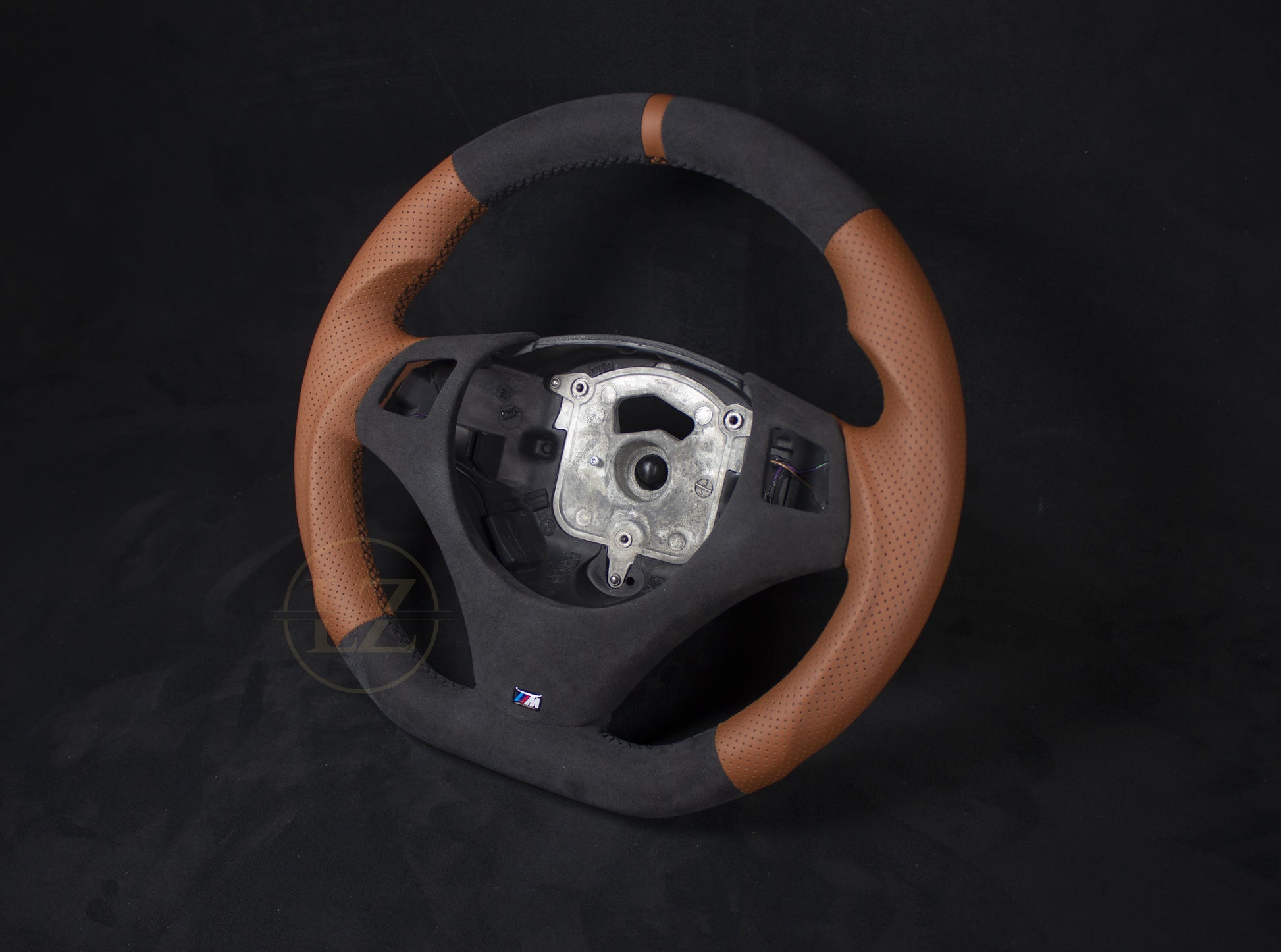 BMW E8X/E9X Alcantara/Sadle Brown skinn Ratt - LZ-Customs