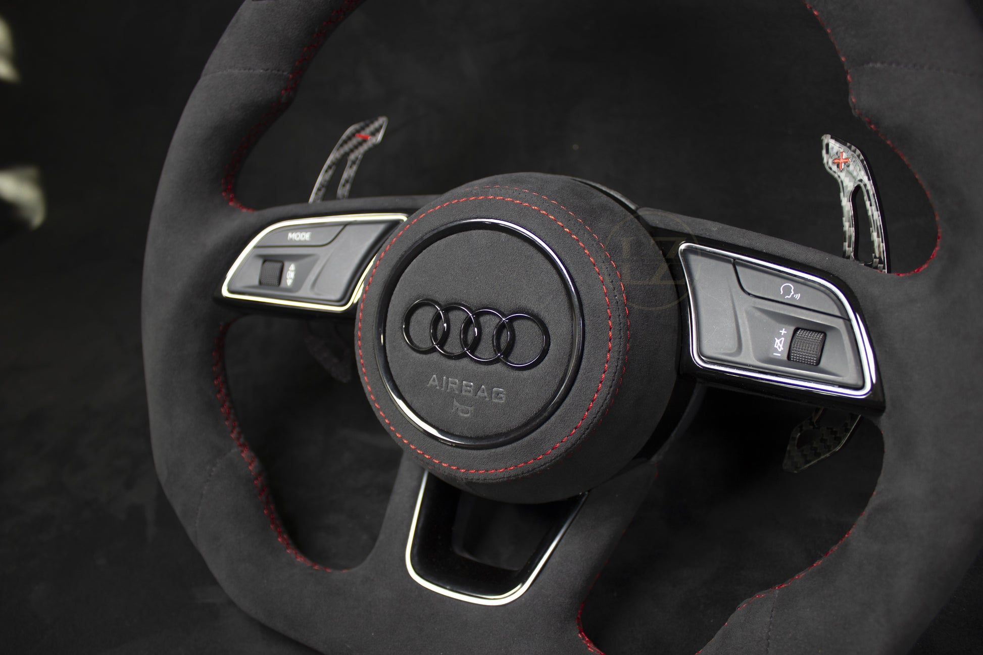 Audi B9 Alcantara LED Ratt - LZ-Customs