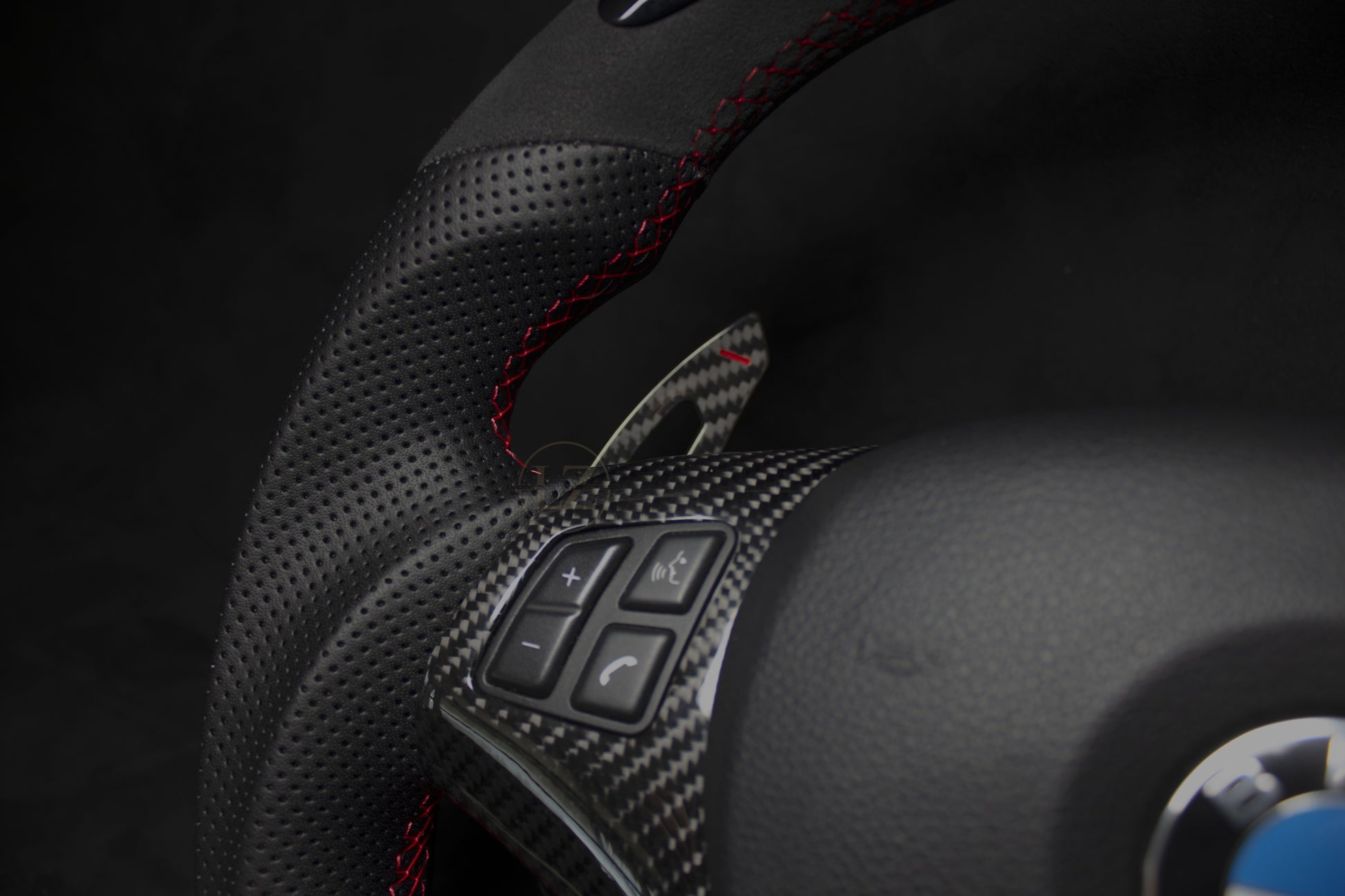 BMW E8X/E9X Skinn/Alcantara LED Ratt med Carbon paddles Røde Detaljer - LZ-Customs