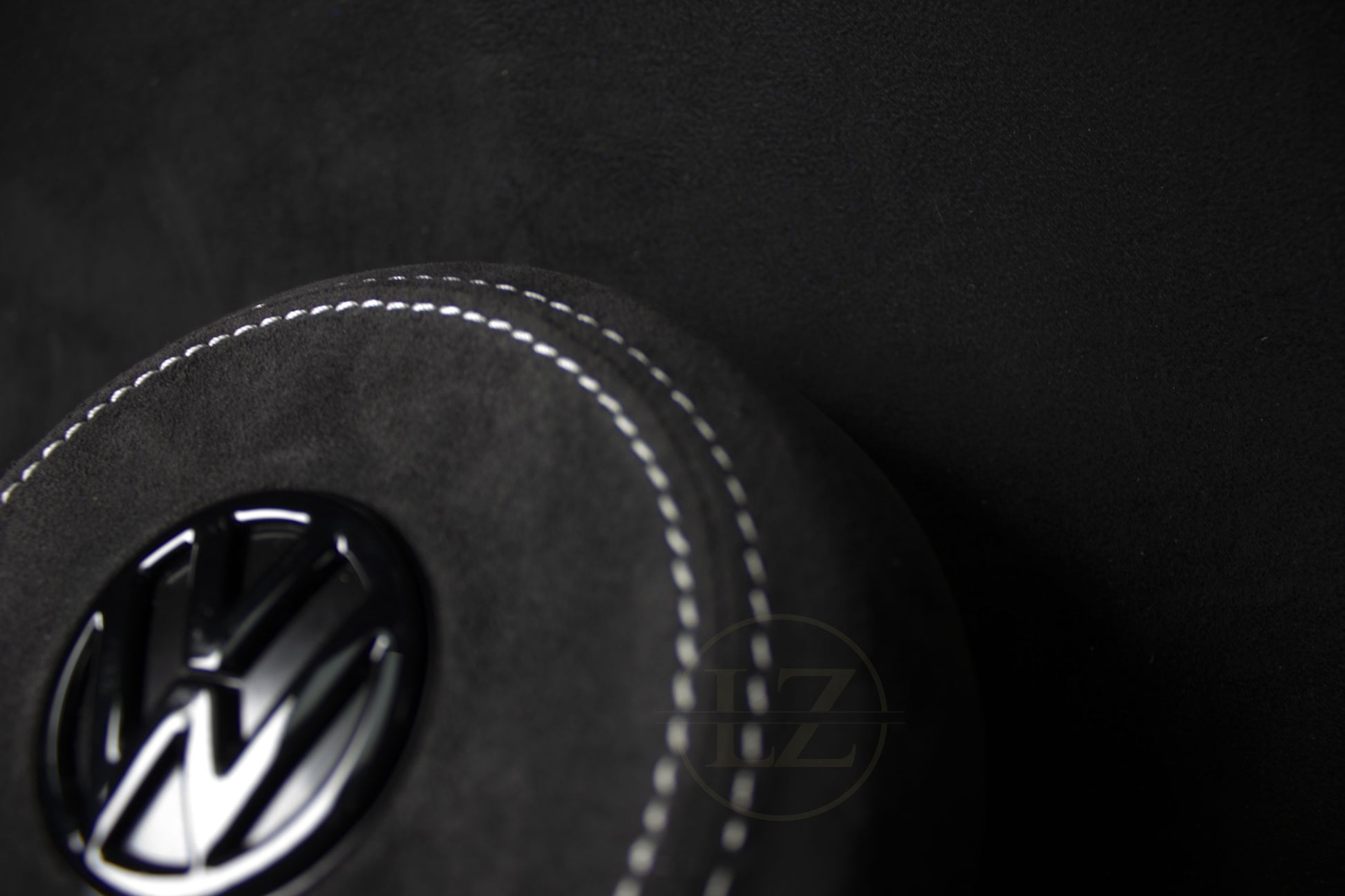 Volkswagen Golf MK7 Custom Alcantara Airbag - LZ-Customs