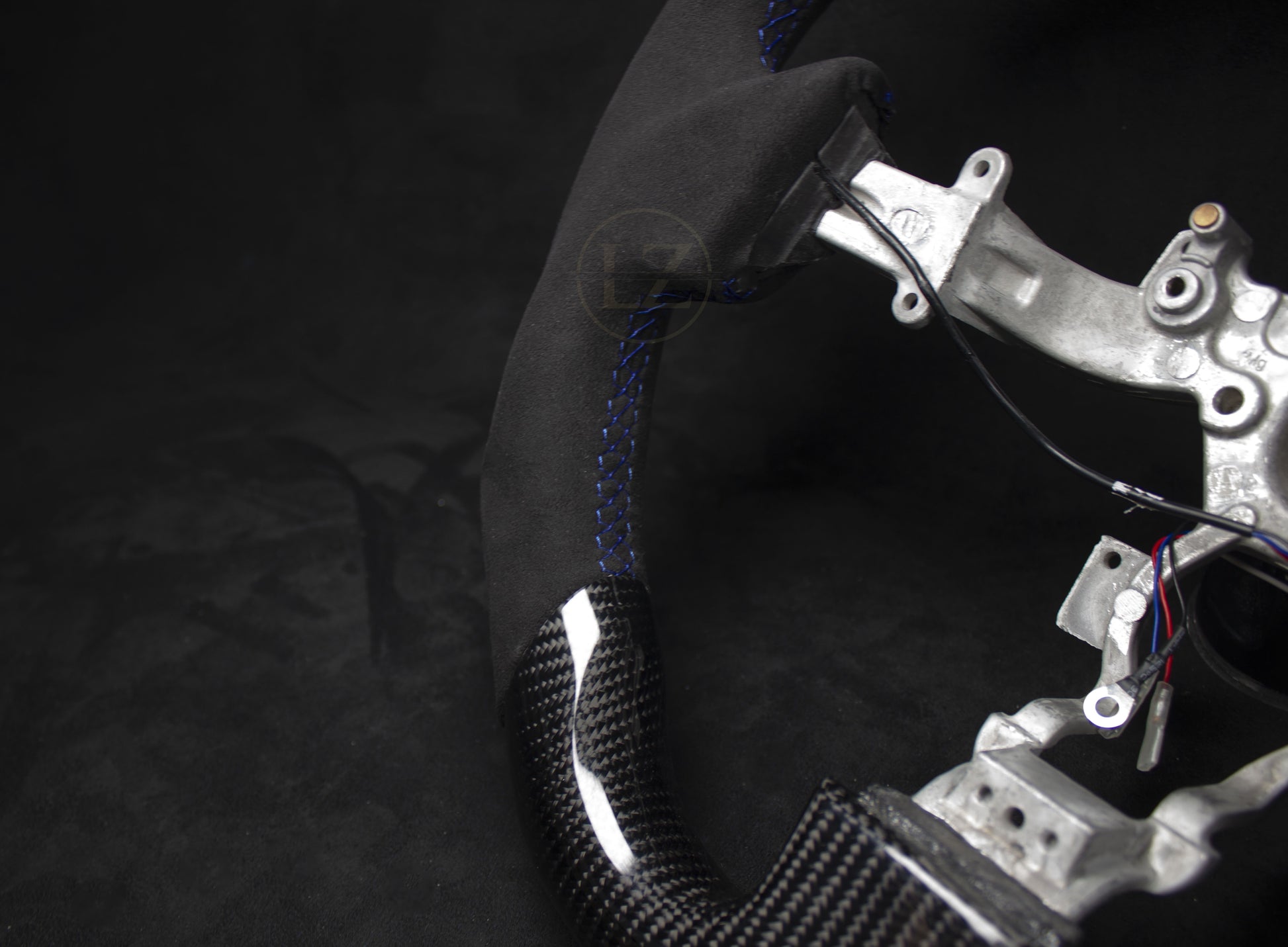 Nissan GTR R35 Alcantara/Carbon LED ratt Blå detaljer - LZ-Customs