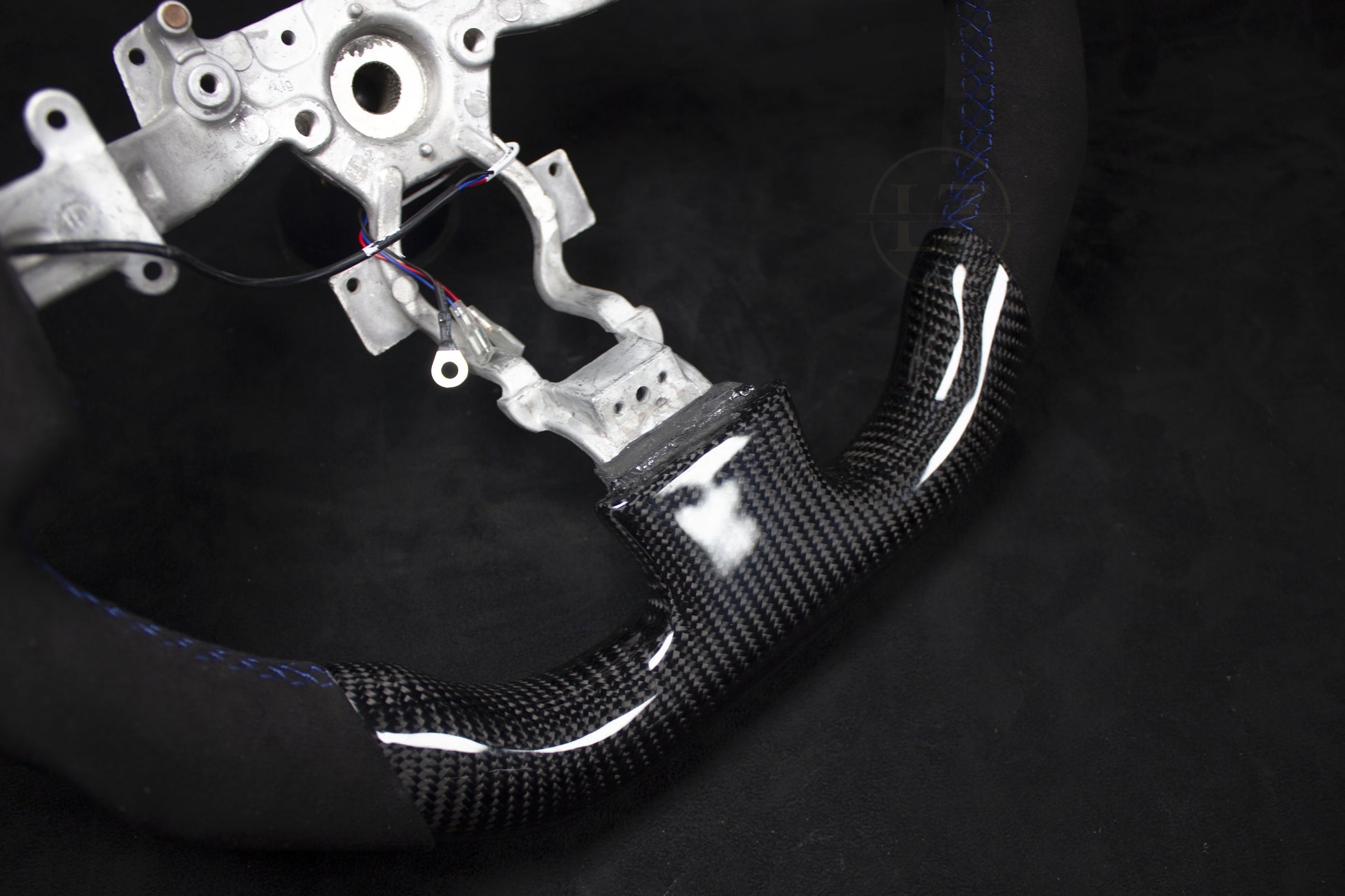 Nissan GTR R35 Alcantara/Carbon LED ratt Blå detaljer - LZ-Customs