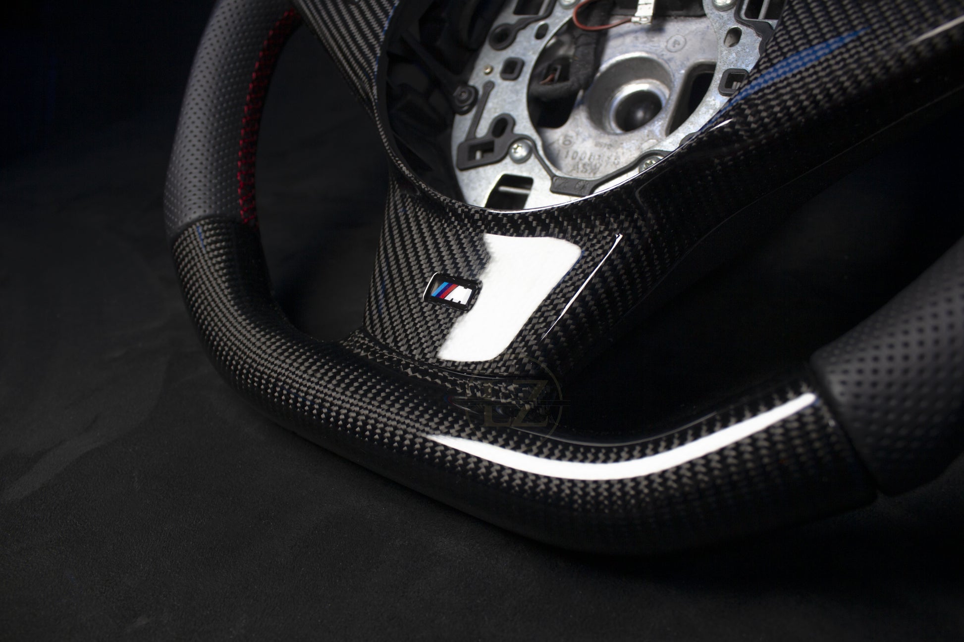 BMW E6X Carbon/Skinn Ratt Røde Detaljer - LZ-Customs