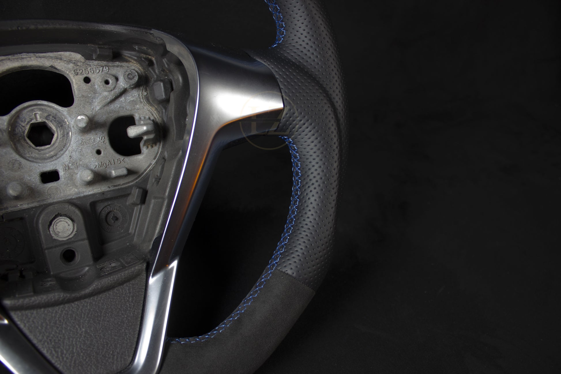 Ford Transit Alcantara/Skinn Ratt, Blå Detaljer - LZ-Customs