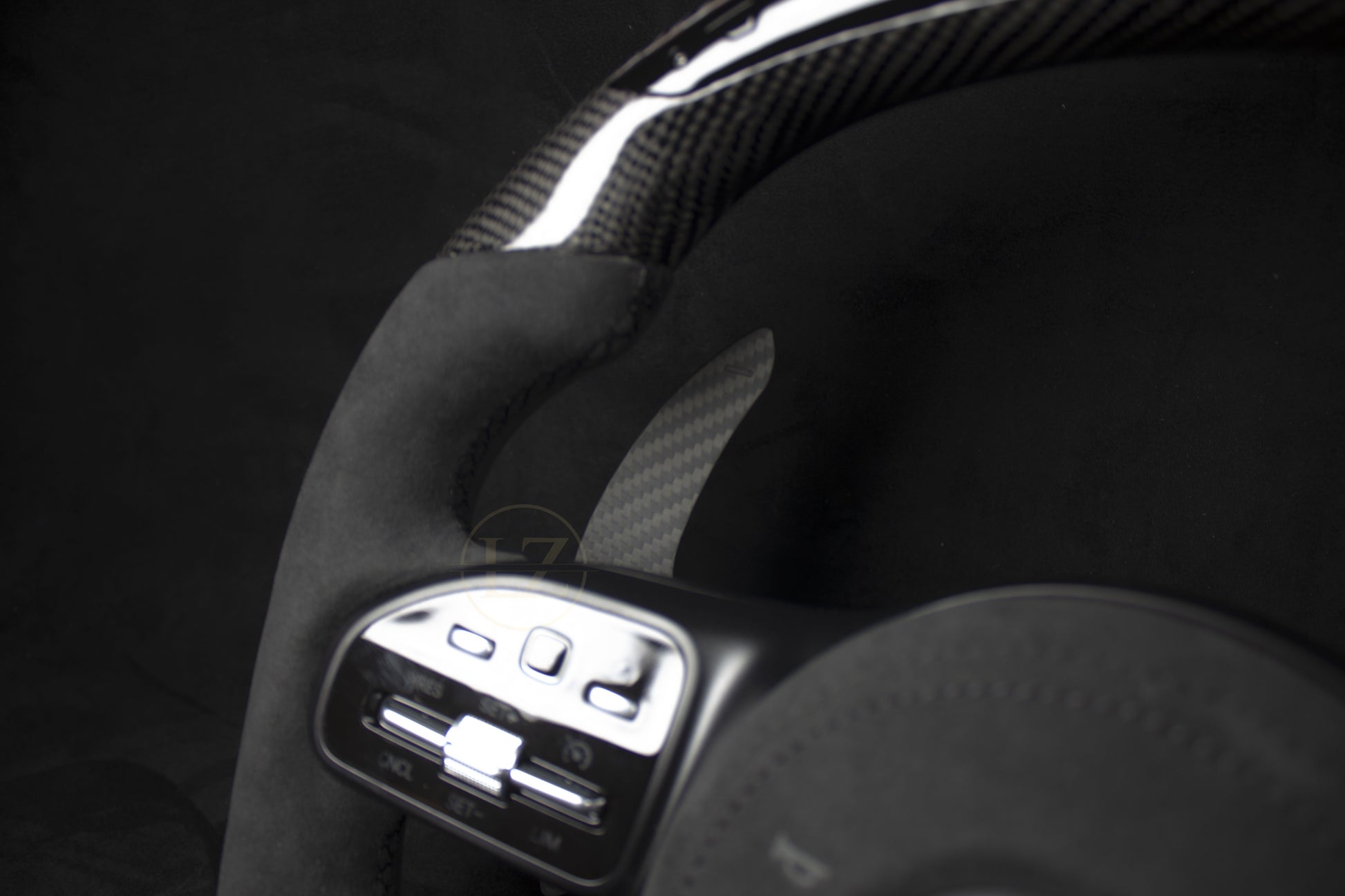 Mercedes-Benz C63 AMG Carbon/Alcantara LED Ratt Blackout - LZ-Customs