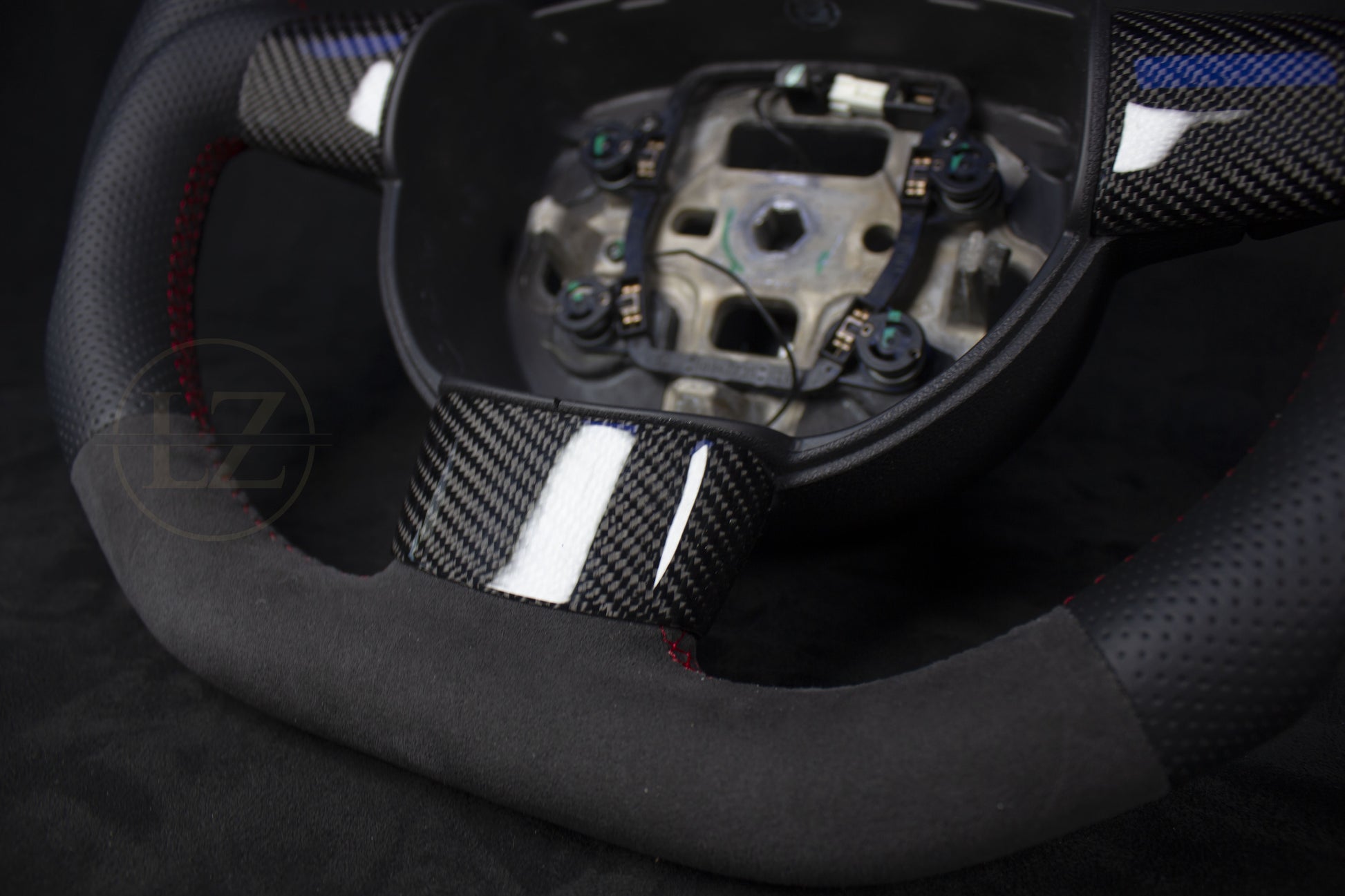 Ford Focus ST/RS MK2 Alcantara/Skinn Ratt, Røde Detaljer - LZ-Customs