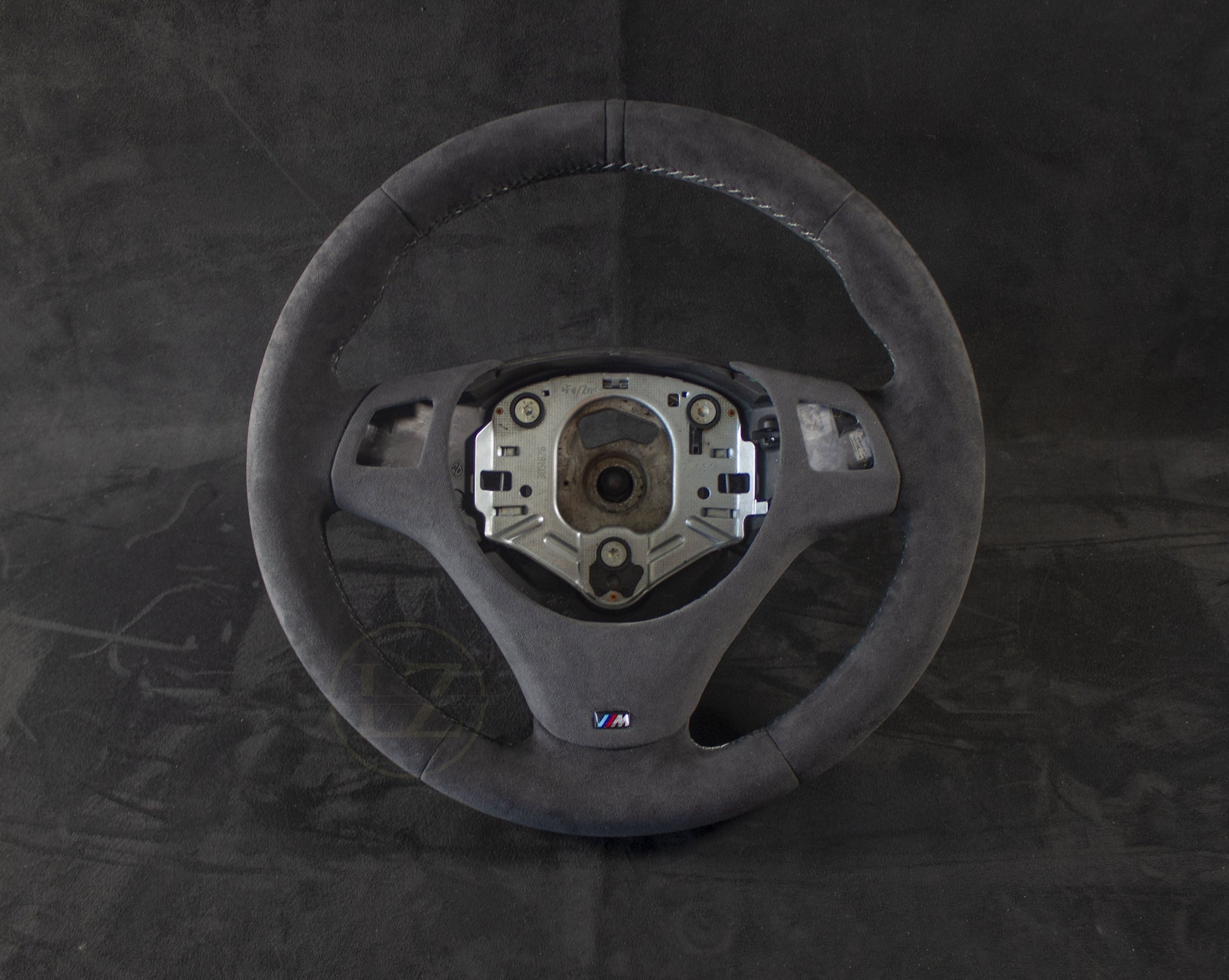 BMW E8X/E9X Alcantara Ratt - LZ-Customs