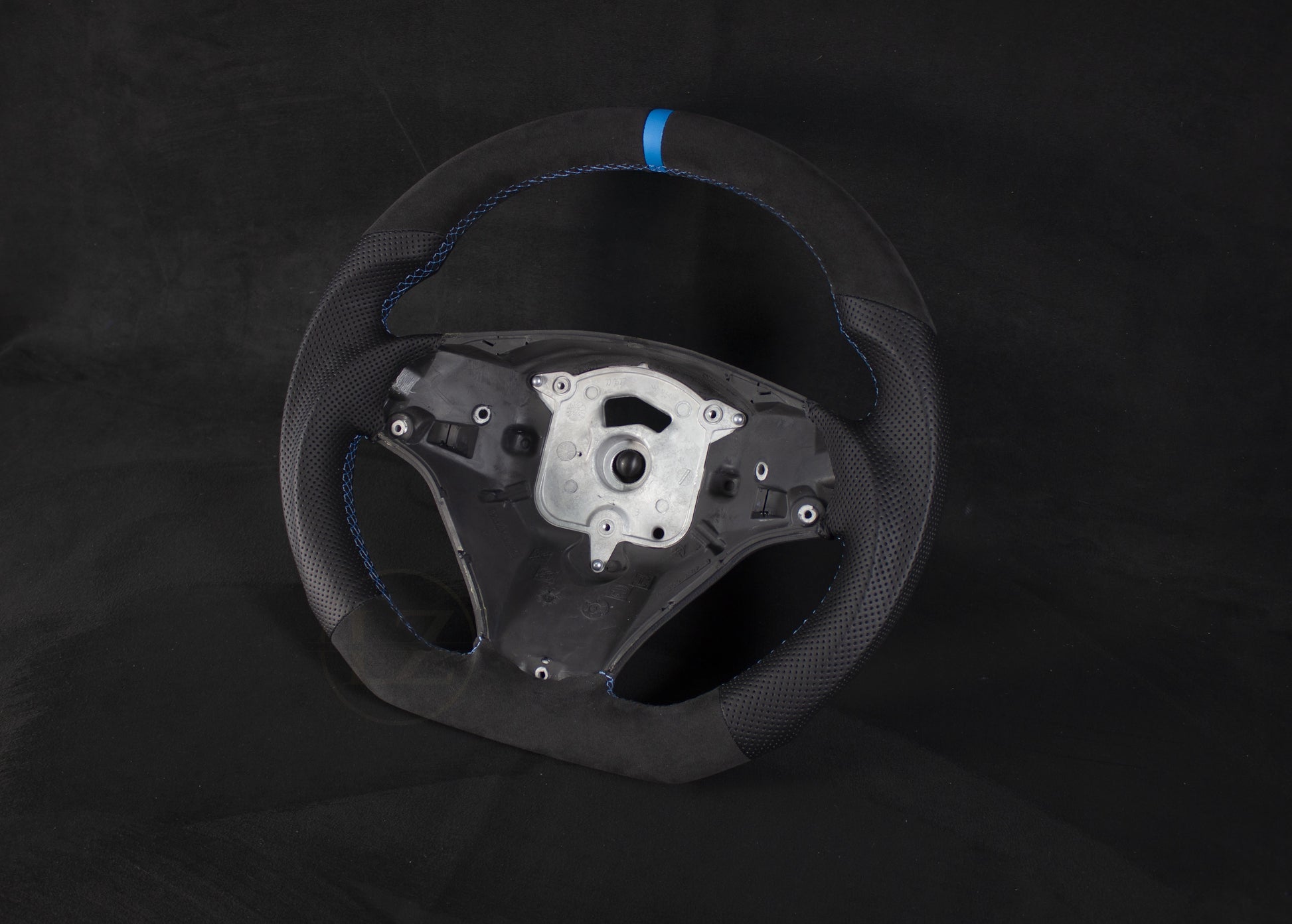 BMW E8X/E9X Alcantara/Skinn Ratt, Blå Detaljer - LZ-Customs