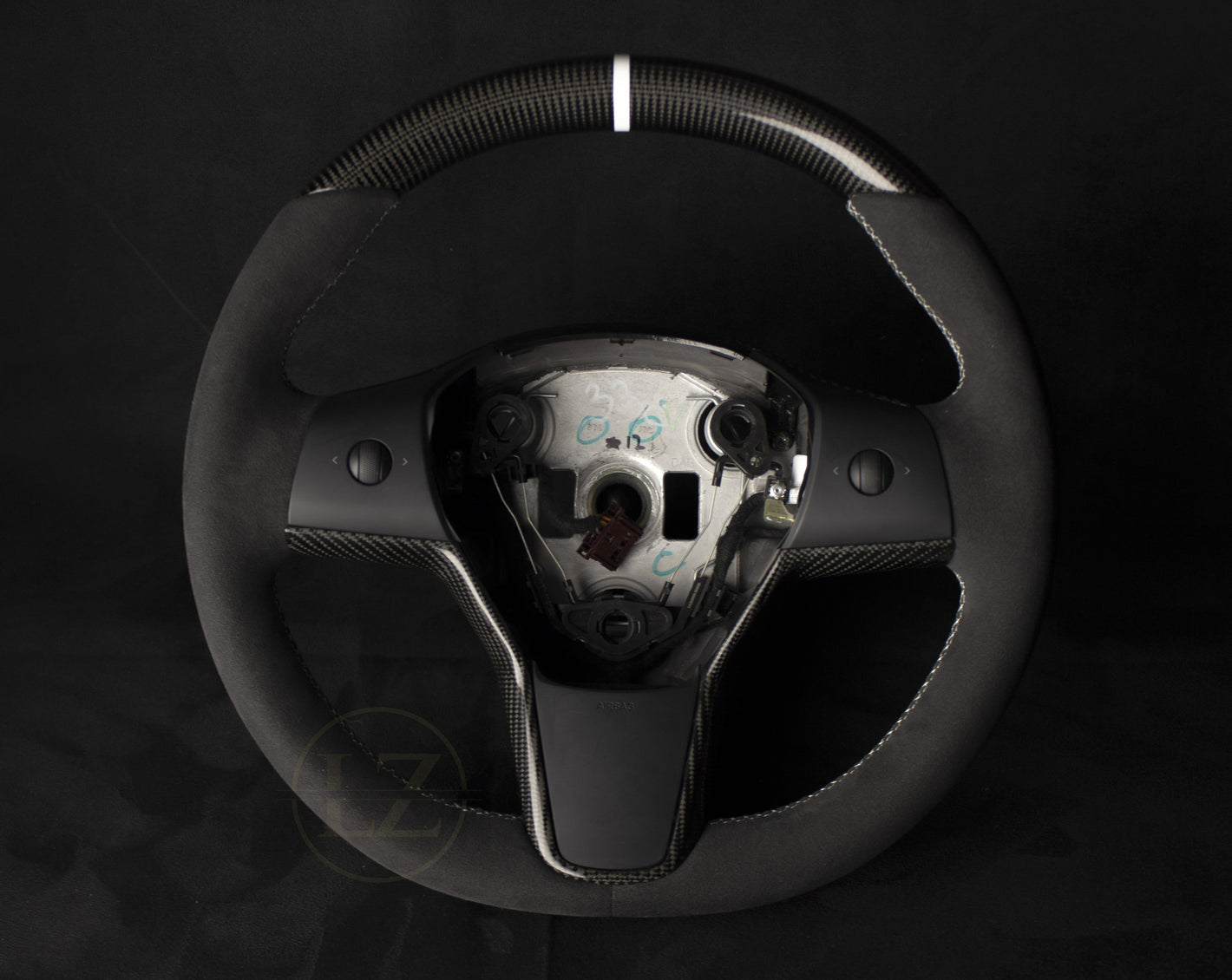 Tesla Model 3/Y Alcantara/Carbon Ratt Hvite Detaljer - LZ-Customs