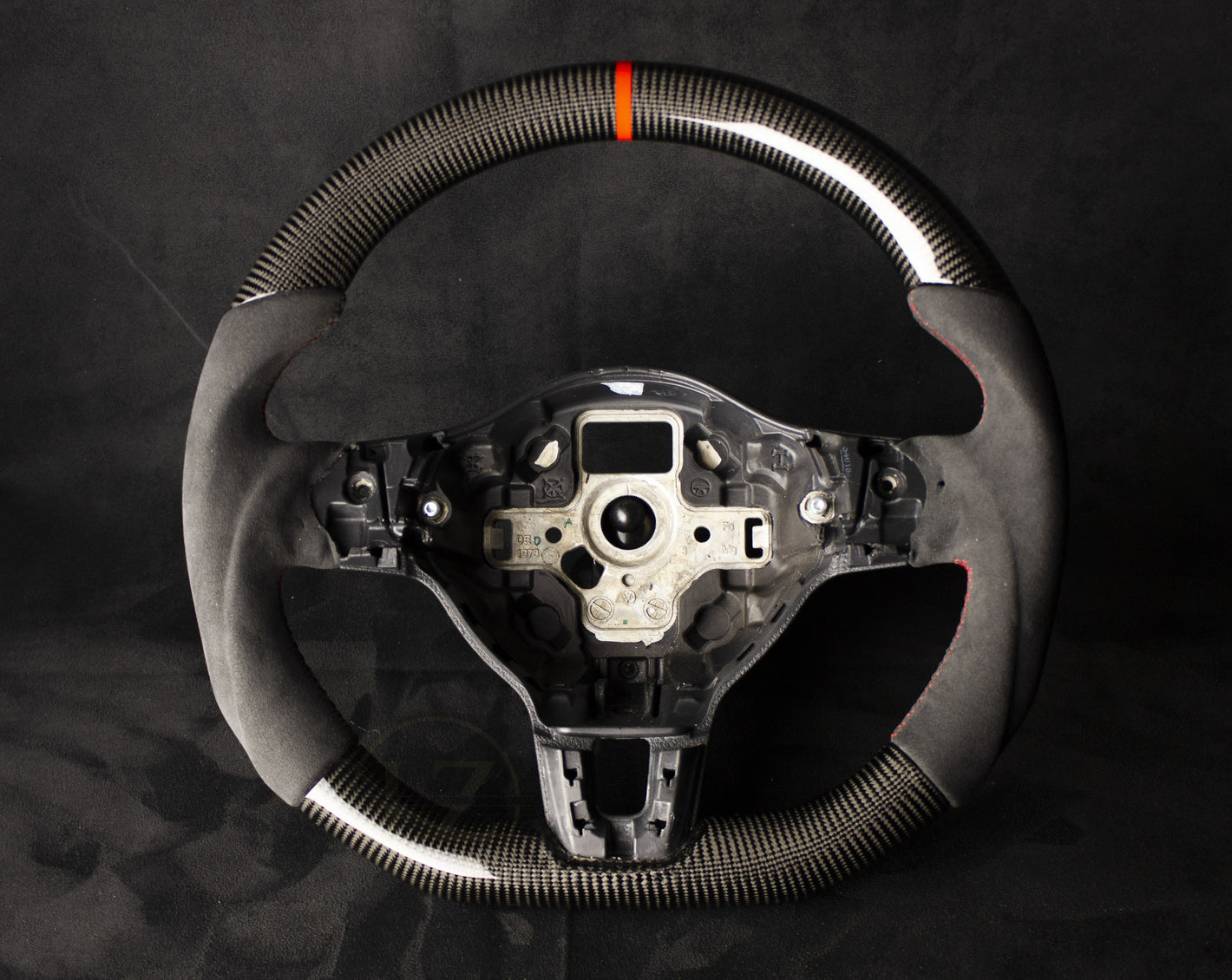 VOLKSWAGEN GOLF MK6 Alcantara/Carbon Ratt - LZ-Customs