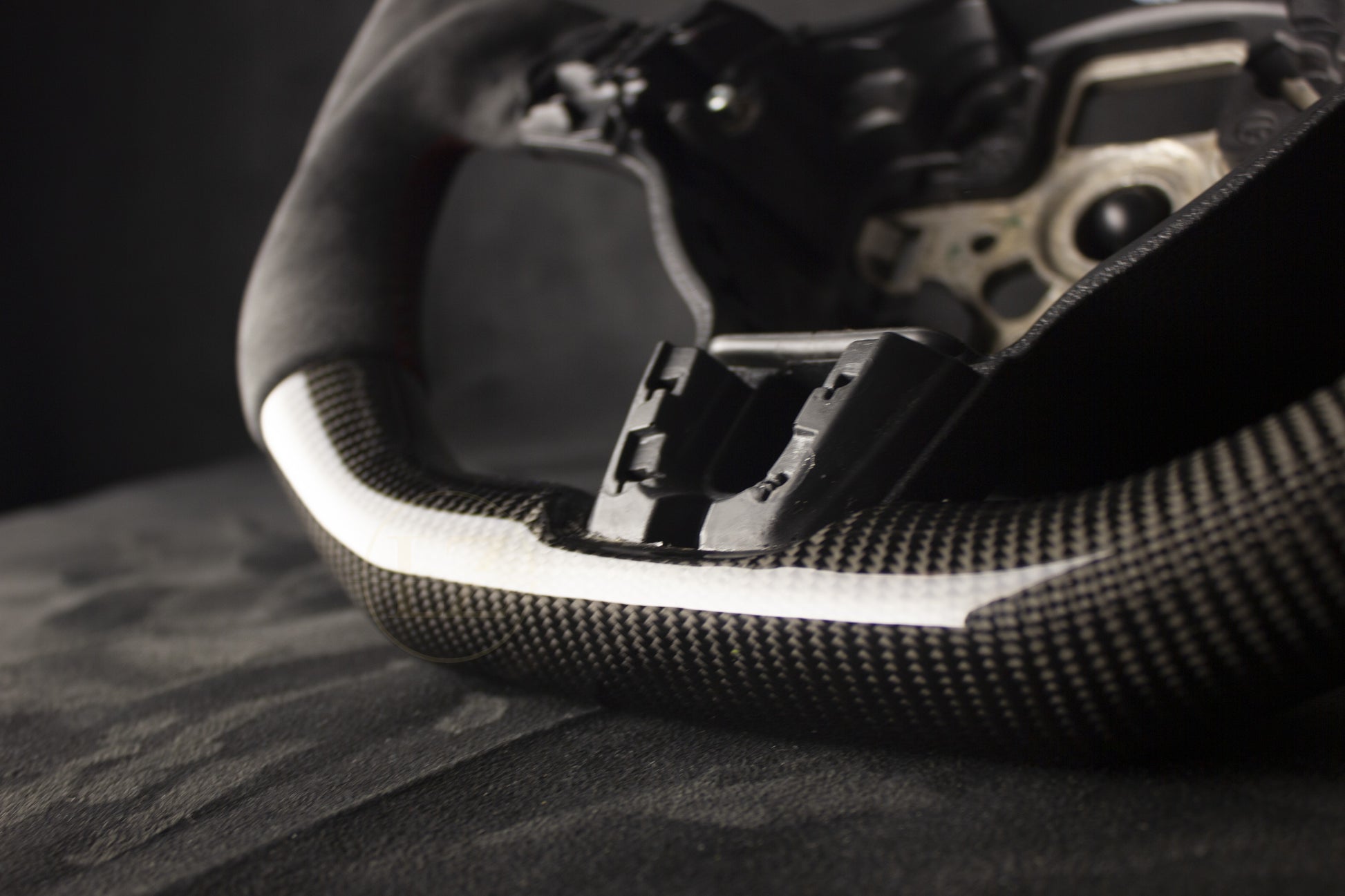 VOLKSWAGEN GOLF MK6 Alcantara/Carbon Ratt - LZ-Customs