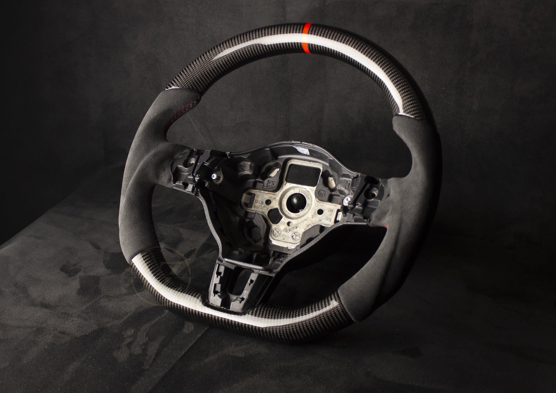 VOLKSWAGEN GOLF MK6 Alcantara/Carbon Ratt - LZ-Customs