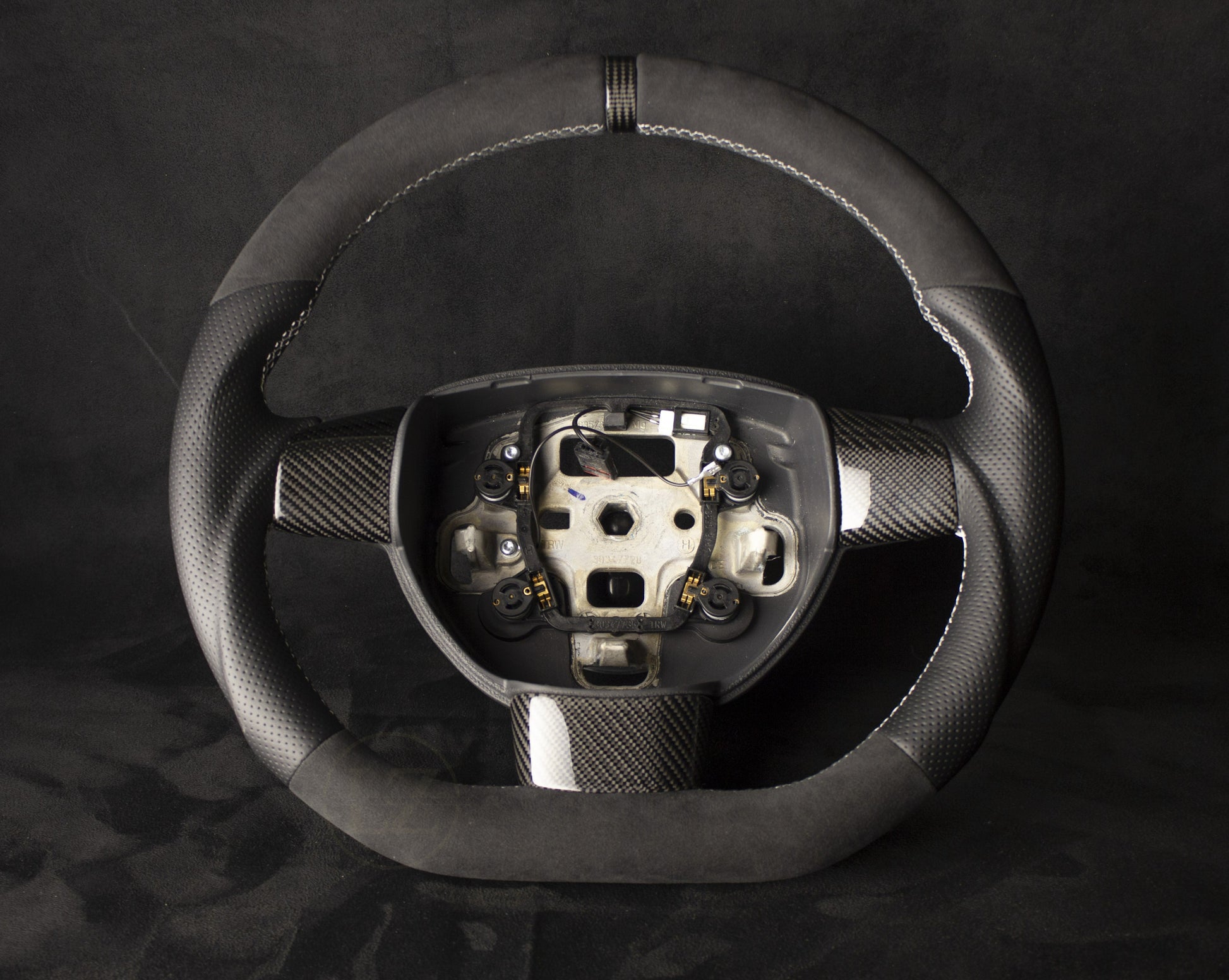 Ford Focus ST/RS MK2 Alcantara/Skinn Ratt, Hvite Detaljer - LZ-Customs