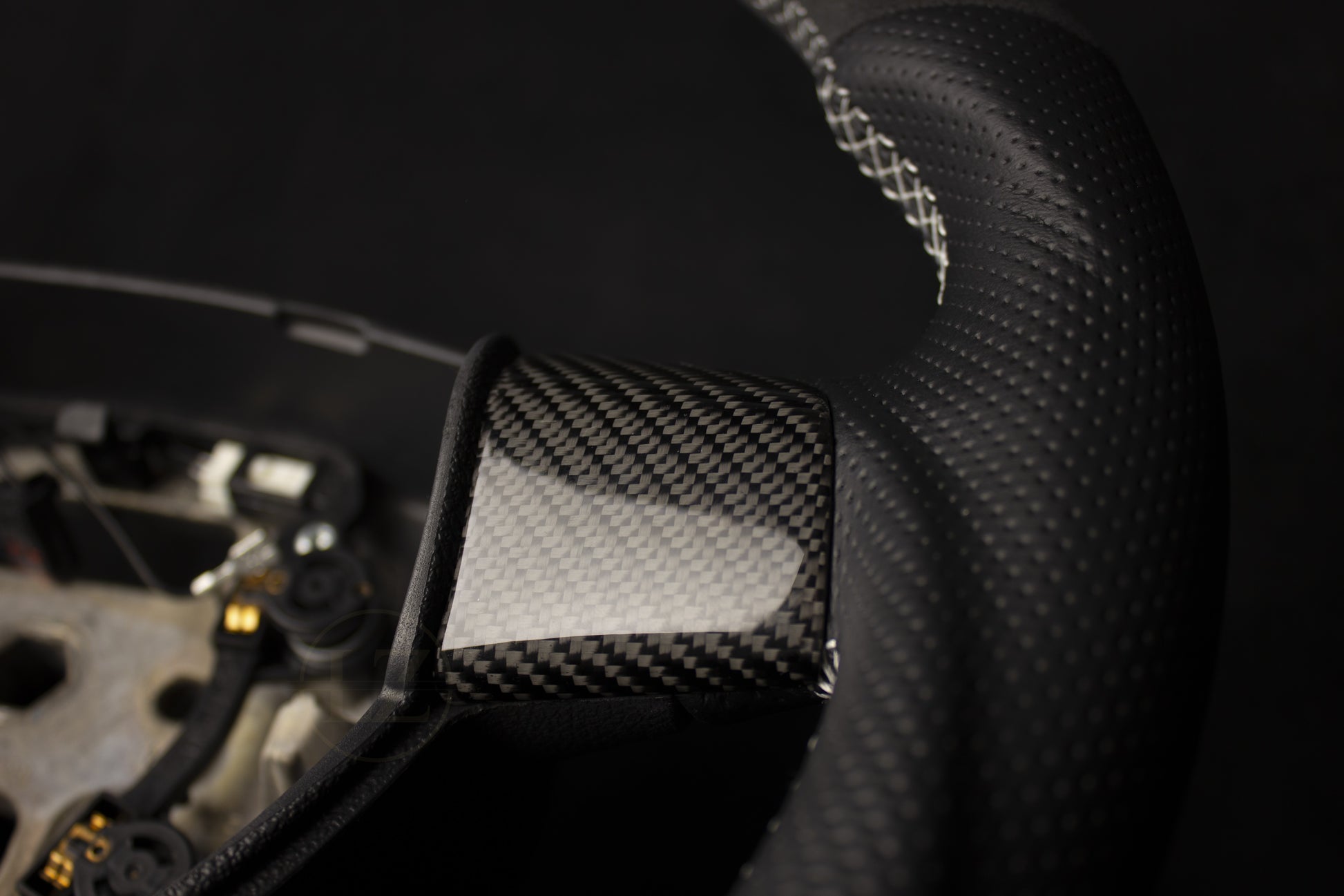 Ford Focus ST/RS MK2 Alcantara/Skinn Ratt, Hvite Detaljer - LZ-Customs