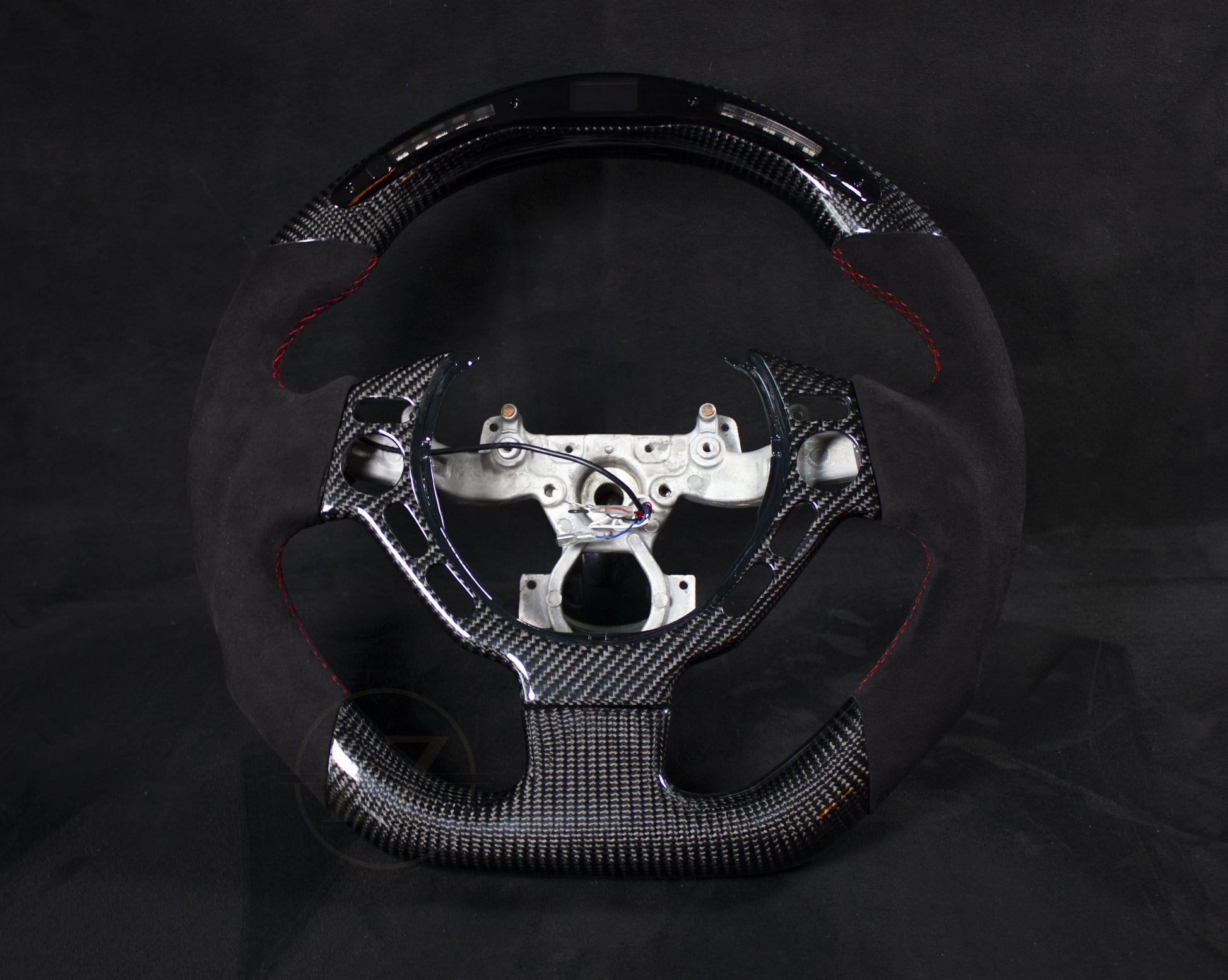 Nissan GTR R35 Alcantara/Carbon LED ratt - LZ-Customs