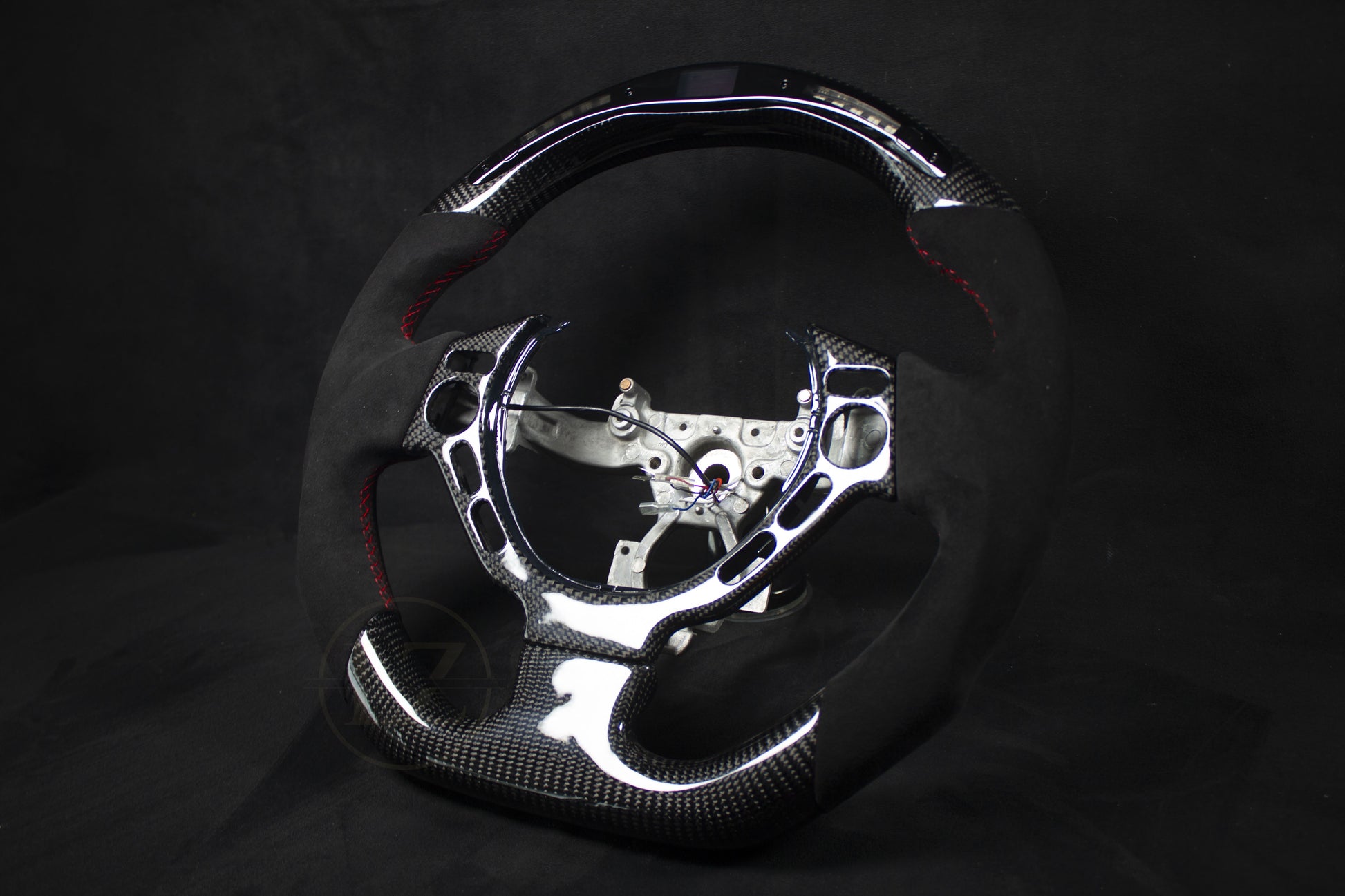 Nissan GTR R35 Alcantara/Carbon LED ratt - LZ-Customs