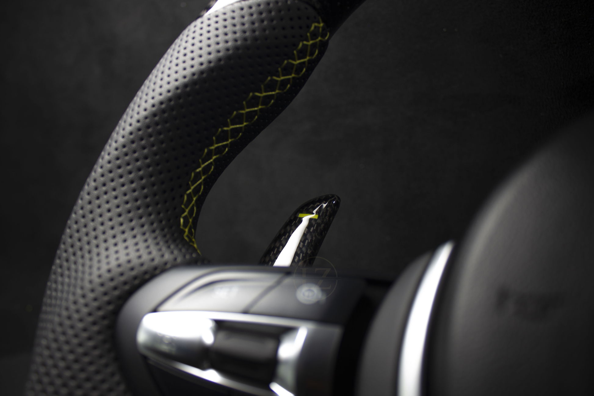 BMW F2X,3X,8X Carbon/Skinn Ratt, Gule Detaljer - LZ-Customs