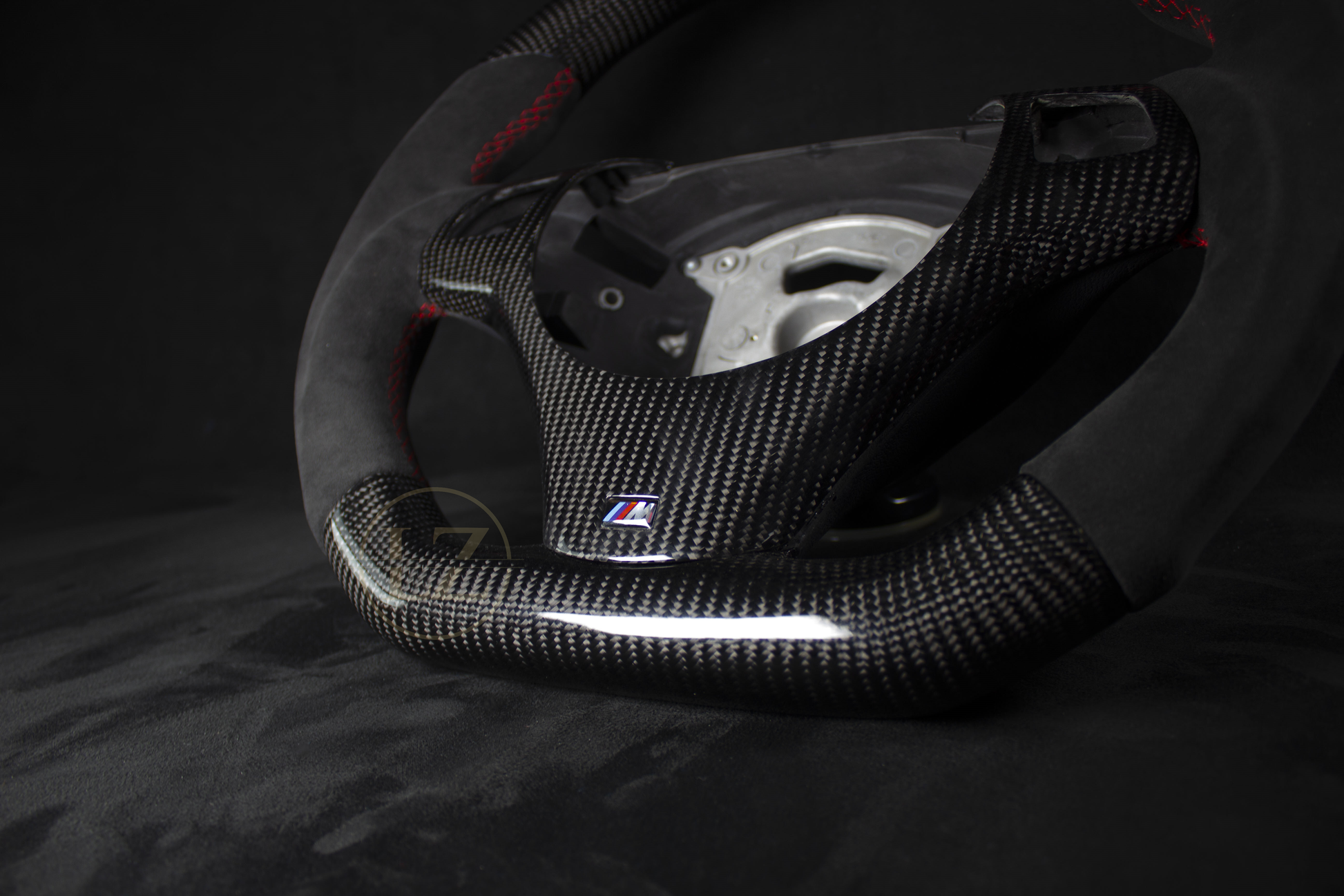 BMW E8X/E9X Carbon/Alcantara Ratt, Røde detaljer - LZ-Customs